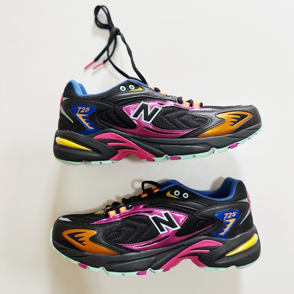 SOLD New Balance Men's 725v1 Sneaker NWOT size 10.5, women’s 12